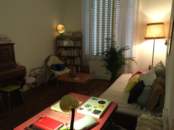 vintage_paris_airbnb_cosy_pastel_living_room2